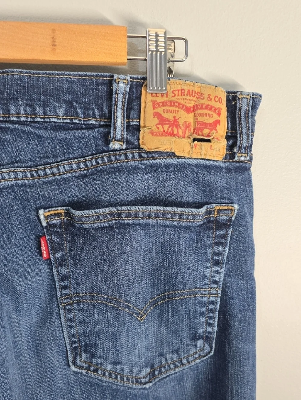 Levi's 505 Jeans Mens‎ Size 38 Blue Classic Denim Worn-in Casual Roomier Thigh